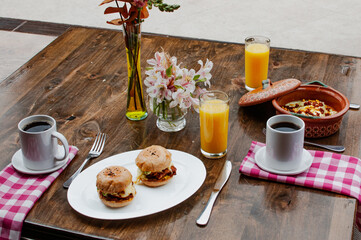 Desayuno al aire libre.