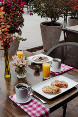 Desayuno al aire libre.