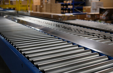 Conveyor belt inside a manufacturing site or distribution warehouse