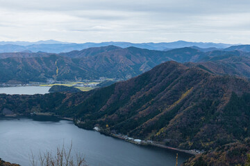 日本　福井県三方上中郡若狭町の三方五湖レインボーライン山頂公園の若狭テラスから見える水月湖と三方湖