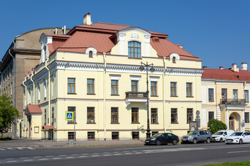 Fototapeta na wymiar St. Petersburg, the former mansion of Academician Botkin