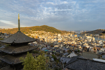 日本　広島県尾道市の千光寺山から見える天寧寺三重塔と尾道水道