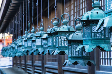 Obraz premium 日本 奈良県奈良市の奈良公園内にある春日大社の直会殿