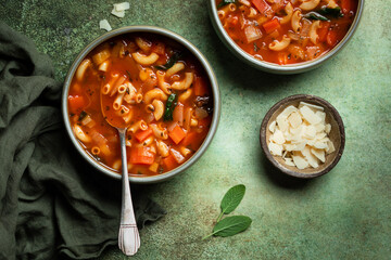 soupe de légumes tomate et pâtes minestrone fait maison