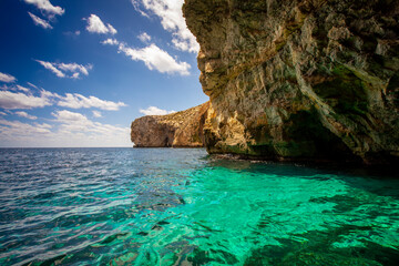 Paysage de bord de mer sur l'île de Malte en Méditerranée, Blue Grotto.
