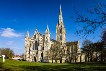 Fototapeta na wymiar Salisbury Cathedral under a clear blue winter sky