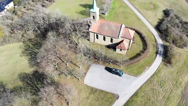 Luftbild, Drohnenaufnahmen &uuml;ber der Kerlachkapelle mit Blick auf Stadtlauringen. Stadtlauringen, Schweinfurt, Unterfranken, Bayern, Deutschland.