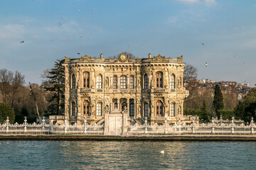 Küçüksu Pavilion, summer residence for Ottoman sultans a blend of traditional Ottoman and European styles. Ottoman architecture on the shores of the Bosphorus in Istanbul, Turkey. - obrazy, fototapety, plakaty