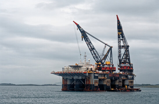 Thialf - world's largest semi submersible crane vessel