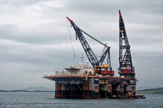 Thialf - world's largest semi submersible crane vessel