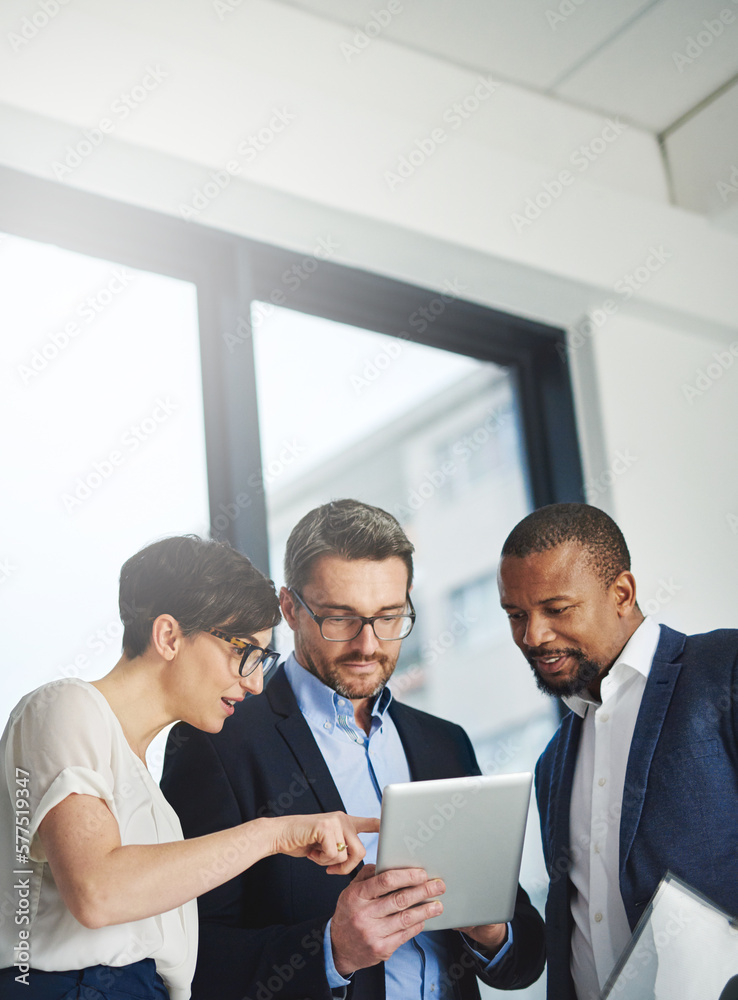 Leinwandbilder teamwork and technology - invaluable business assets. shot of a team of colleagues using a digital t