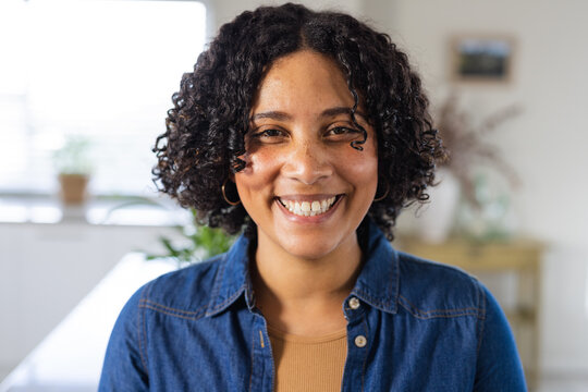 Portrait of happy biracial woman looking at camera and smiling