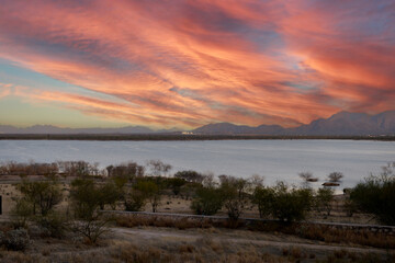 Fototapeta na wymiar Rio Sonora Lake in Hormosillo, Mexico at sunset