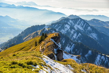 Blick vom Hochgrat Gipfel im Frühling (Allgäu, Bayern, Deutschland)