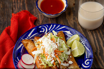 enchiladas, comida tipica mexicana