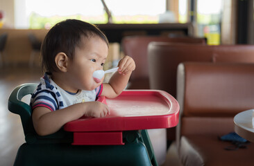 young children eating in a restaurant