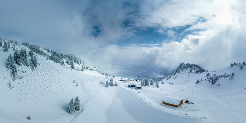 view of the hahnenkamm ski area in winter with fresh snow and a view of the reutte holiday region