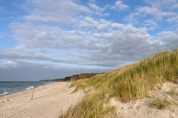 Blick auf traumhafte Dünenlandschaft und den Weststrand bei Ahrenshoop, Fischland Darß Zingst, Mecklenburg-Vorpommern, Deutschland, Europa