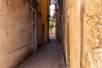 Fototapeta na wymiar Scorcio di un vicolo nel borgo di Tropea