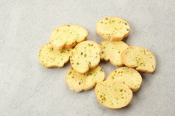 Toasted Garlic Bread, made of sliced ​​bread with garlic, cheese and herbs