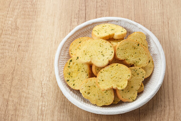 Toasted Garlic Bread, made of sliced ​​bread with garlic, cheese and herbs