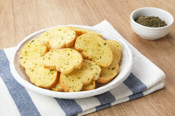 Toasted Garlic Bread, made of sliced ​​bread with garlic, cheese and herbs