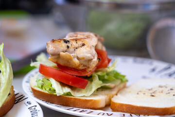 チキンのサンドイッチ