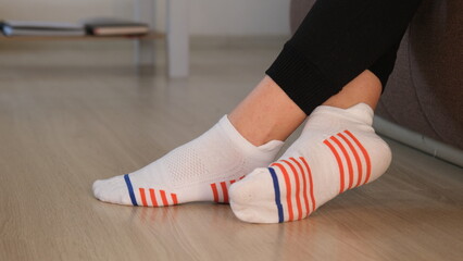 close-up striped unisex white socks