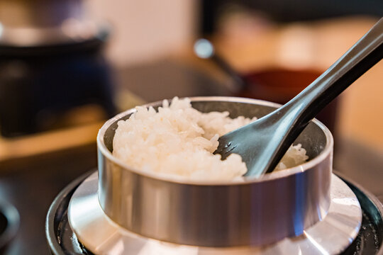 旅館の小鍋で炊くお米