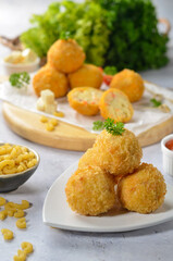 Macaroni Balls baked with melted cheese
