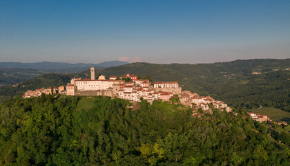 Naklejka premium Motovun Village in Croatia. It is a village and a municipality in central Istria, Croatia. In ancient times, both Celts and Illyrians built their fortresses at the location of present-day Motovun.