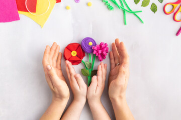 Handmade felt flowers craft with kids women's mother's day gift present hands