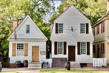 Colonial Williamsburg, VA, USA. October 5, 2019.  Period wooden homes.  - obrazy, fototapety, plakaty