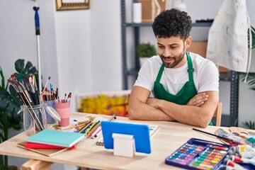 Naklejka premium Young arab man artist smiling confident having video call at art studio