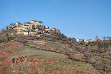 Vue sur le village de Panat - Commune de Clairvaux d'Aveyron dans le département de l'Aveyron en...