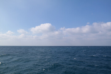 Obraz premium Sky and clouds over the open sea and horizon