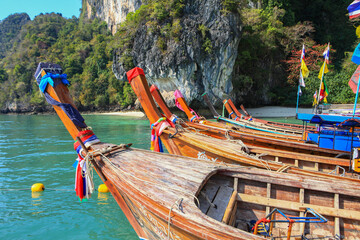 Fototapeta na wymiar Traditional Thai boat or long tail boat stand at the beach