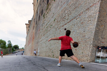 Treia, Macerata. Gioco del pallone col bracciale