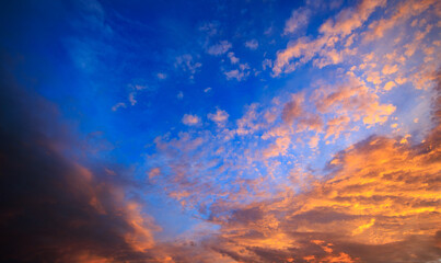 niebo,chmury,piękny krajobraz z chmurami sky,clouds,beautiful landscape with clouds © Marcin