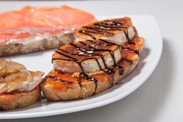 Toast with grilled goat cheese