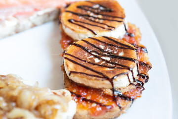 Toast with grilled goat cheese