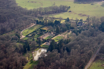 vue aérienne d'une demeure à Civry-la-Forêt dans les Yvelines en France