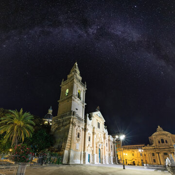 Night Cattedrale di San Giovanni Battista in old medieval Ragusa famos Sicilian town (Sicily, Italy). Building in 1718-1820. Some lens flare effect  from lamps anable.