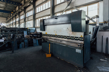 Hydraulic press brake with CNC