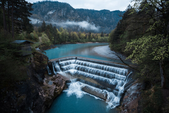 Lechfall Lech in F&uuml;ssen F&uuml;&szlig;en Fuessen Wasserfall