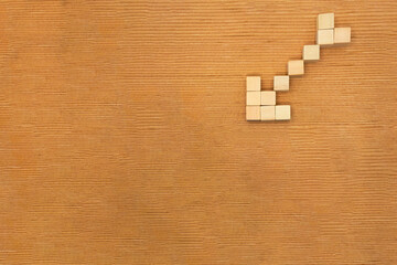 矢の形をしたウッドキューブが中心を指す赤い木目の背景
