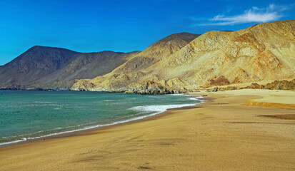 Fototapeta na wymiar Beautiful deserted lonely pacific ocean bay, empty sand beach, turquoise water, barren arid desert mountains - North Chile, Atacama region