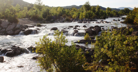 Fleuve Orb,   Réal à Cessenon sur Orb , rivière Hérault, Occitanie, ressource eau , hydrologie Montagne Noire, France
