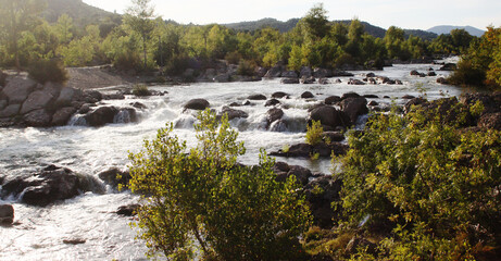 Fleuve Orb,   Réal à Cessenon sur Orb , rivière Hérault, Occitanie, ressource eau , hydrologie Montagne Noire, France