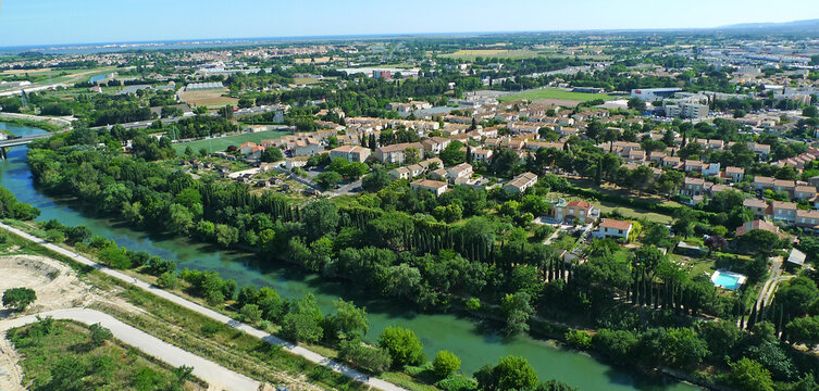 Photo a&eacute;rienne Montpellier berges du Lez, quartiers Sud H&ocirc;tel de Ville, H&eacute;rault, Occitanie, France